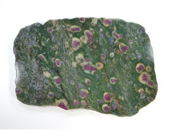 Корунд красный в фуксите, срез полированный, Индия (180*127*9 мм, 516 г) №25071