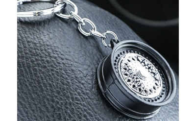 Брелок «Диск D-8» металл, хром/чёрный