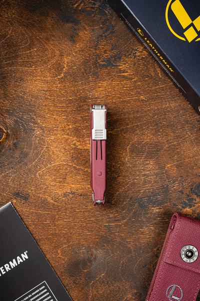Leatherman Rebar с чехлом Heathered Cranberry