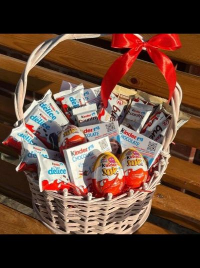 Сладкая корзина Киндер