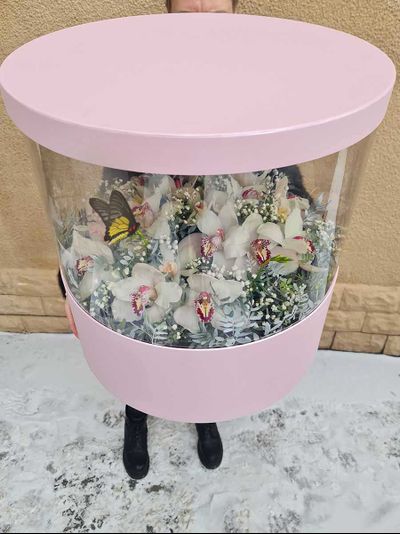 Букет орхидей с бабочкой №83