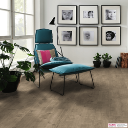 Пробковые полы Haro Дуб Портлэнд темно-серый 537264 в интерьере гостиной