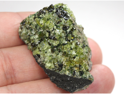 Хризолит (Перидот, Оливин), кристаллы на породе, США (41*25*20 мм, 32 г) №38091