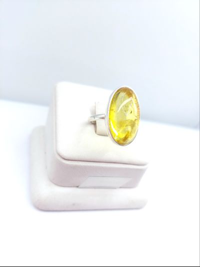 Кольцо овальное  с лимонным янтарем