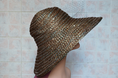 shlyapa-bronzovaya-zhenskaya-letnyaya-kollekciya-vyazanyh-shlyap