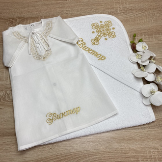 Крестильная рубашка для мальчика "Виктор": распашная (сзади на кнопочках), 100% хлопок батист, вышивка, размеры от 0 до 12 мес., можно вышить любое имя