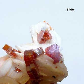 Ванадинит натуральный (щетка) №3-46: 28*20*15мм