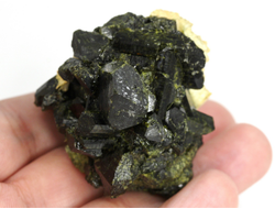 Эпидот, сросток кристаллов, Перу (47*43*42 мм, 110 г) №35870