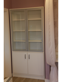 Шкаф со стеклом