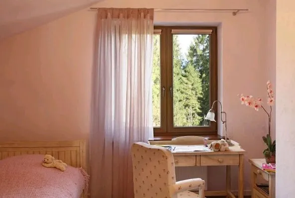 не стандартное окно в детскую комнату, шикарный вид