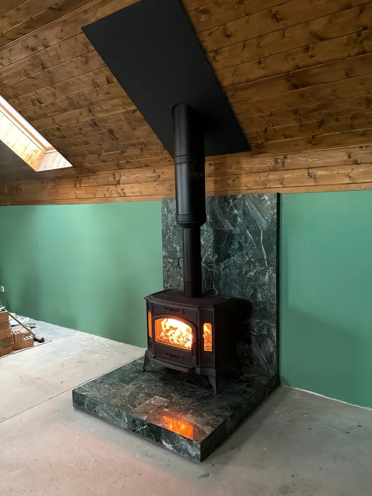 Печь-камин чугунная Kratki Koza/k9 (Польша). Дымоход "MAGMA" (Санкт Петербург) черный муар. Заказ "под ключ".