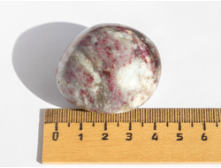 Турмалин розовый в кварце, полировка, Бразилия (44*40*25 мм, 54 г) №18565