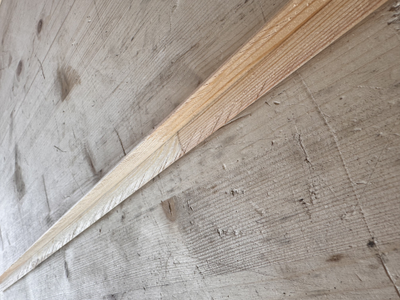 Угол деревянный 20х20 мм (3 метра)