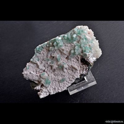 Апофиллит и стильбит на мордените. 124*77*40мм (ААА)