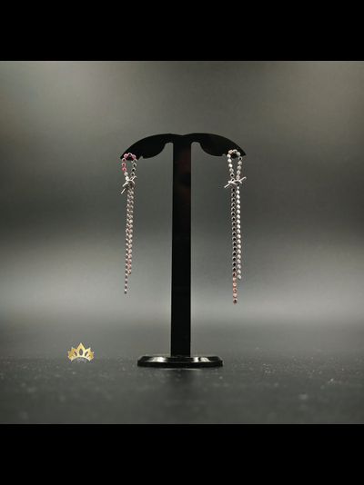 Длинные серьги из кольцо-цепочек с элегантным узелком в серебряном оттенке 8,5см