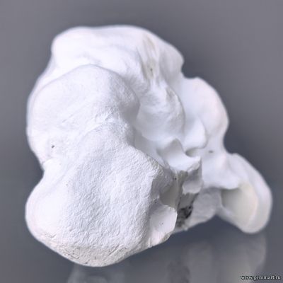 Кахолонг с корочкой кенияита. Южный Урал. Россия. 100*95*50мм