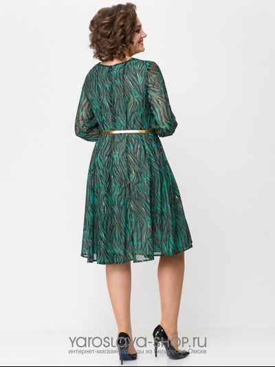 Зеленое шифоновое платье с поясом в золотом цвете