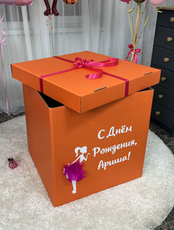 Коробка-сюрприз оранжевая с 7 шарами + фонтан, цифра и 3 кота