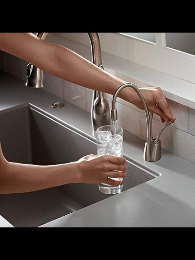 Смесители Аквахот серии HC1100 в цвете