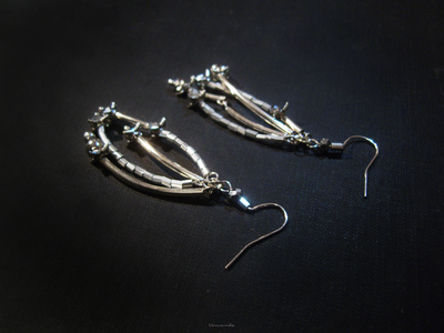 "Ледяные веточки", длинные серьги из бисера и бусин