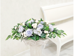 Горизонтальная композиция из искусственных цветов на камин № КП013