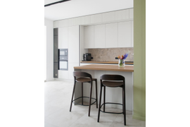 Кухня угловая с барной стойкой , 2 уровня, 4500*2500. Материал фасадов МДФ. Срок изготовления от 30 рабочих дней.  Цена на момент изготовления 236000 р.