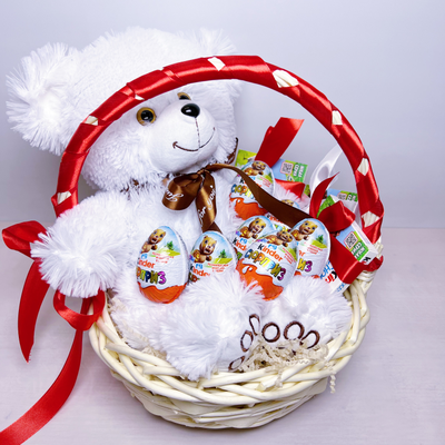 Подарочная корзина Киндер сюрприз и Мишка