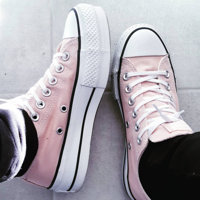 Converse Pink