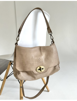 Женская наплечная сумка из натуральной винтажной кожи Vera Pelle светло-бежевая 025811