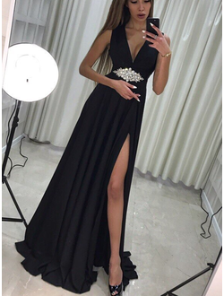 черное вечернее платье с камнями