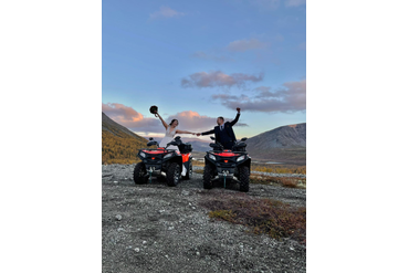 Молодожены тоже любят кататься