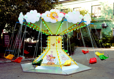 Цепочная карусель «ВЕТЕРОК-4»  с иллюминацией