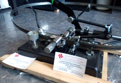 Разводной станок для ленточных пил, двухсторонний, полуавтоматический