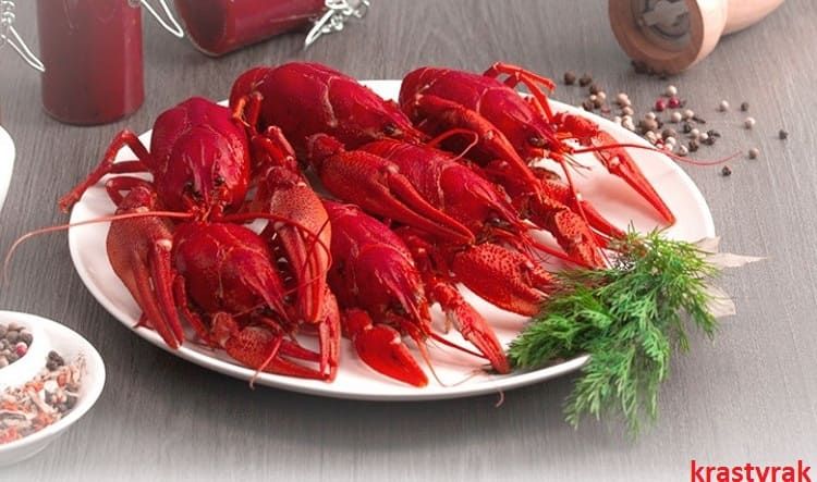 Вареные раки к столу