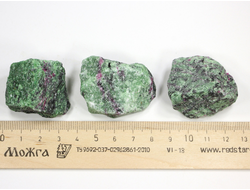 Корунд красный в цоизите, необработанный, в ассортименте (светится в УФ), Танзания (35*45 мм, 40-50 г) №27950