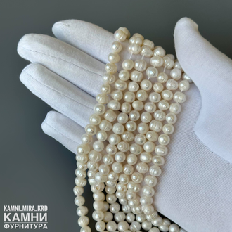 Жемчуг речной белый кругло-овальный фри-форм 5,7-6х6,5-8 мм, цена за нить 17 см