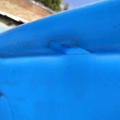 Ванна 1000 литров имеет удобно скругленные края