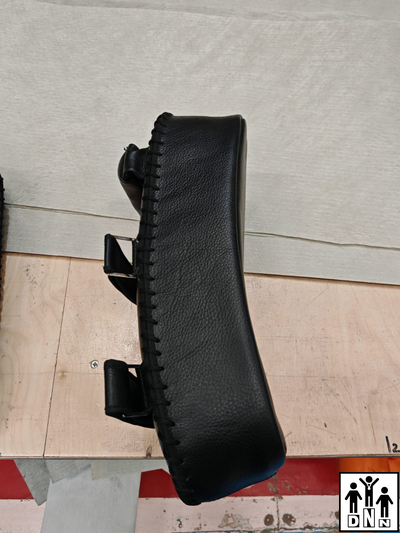 Макивара на руку вогнутая / Пада для тайского бокса натуральная кожа 1,4-1,8мм DNN