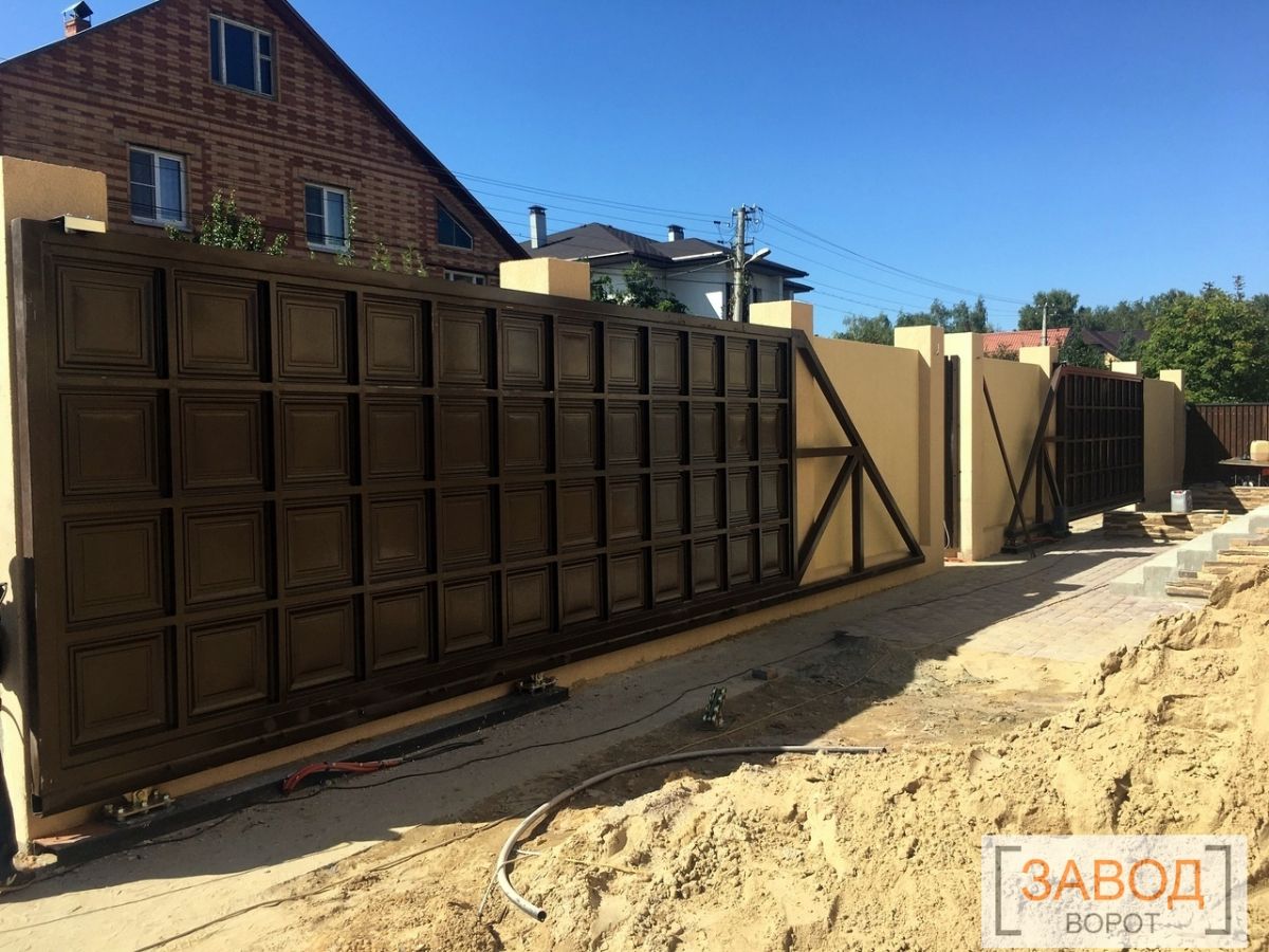 Ворота для частного дома шоколадка