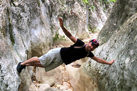 Три каньона - Большой, Чернореченский, Узунджа и баня на реке.