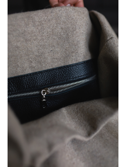 Шоппер из шерсти с коричневыми кожаными ручками