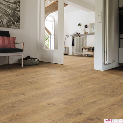 Декор ламината Haro Tritty 100 Gran Via Дуб Портлэнд Натур 533141 в интерьере комнаты