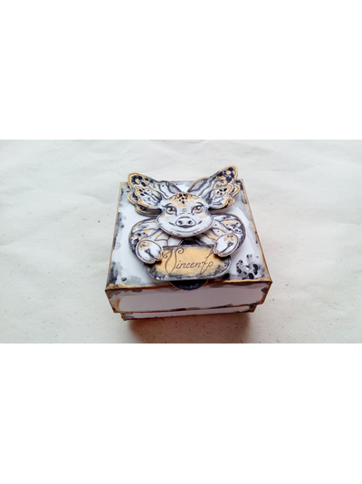 Подарочная коробочка для броши в стиле украшения