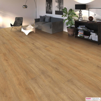 Декор ламината Haro Tritty 100 Gran Via Дуб Венето Натур 541520 в интерьере гостиной