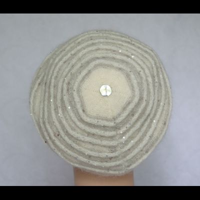 Женский берет рельефными полосами Vizio Италия 6938 белый с бежевым