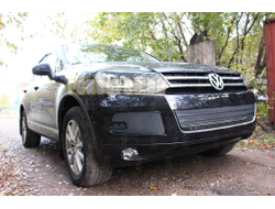 Защита радиатора Volkswagen Touareg II 2010-2014 (2 части) black боковая часть PREMIUM