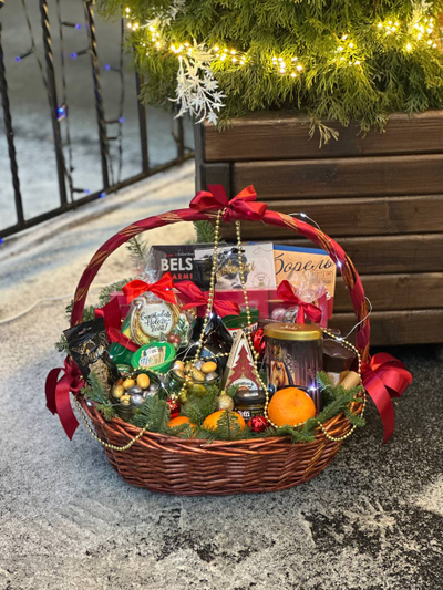 Корзина новогодняя