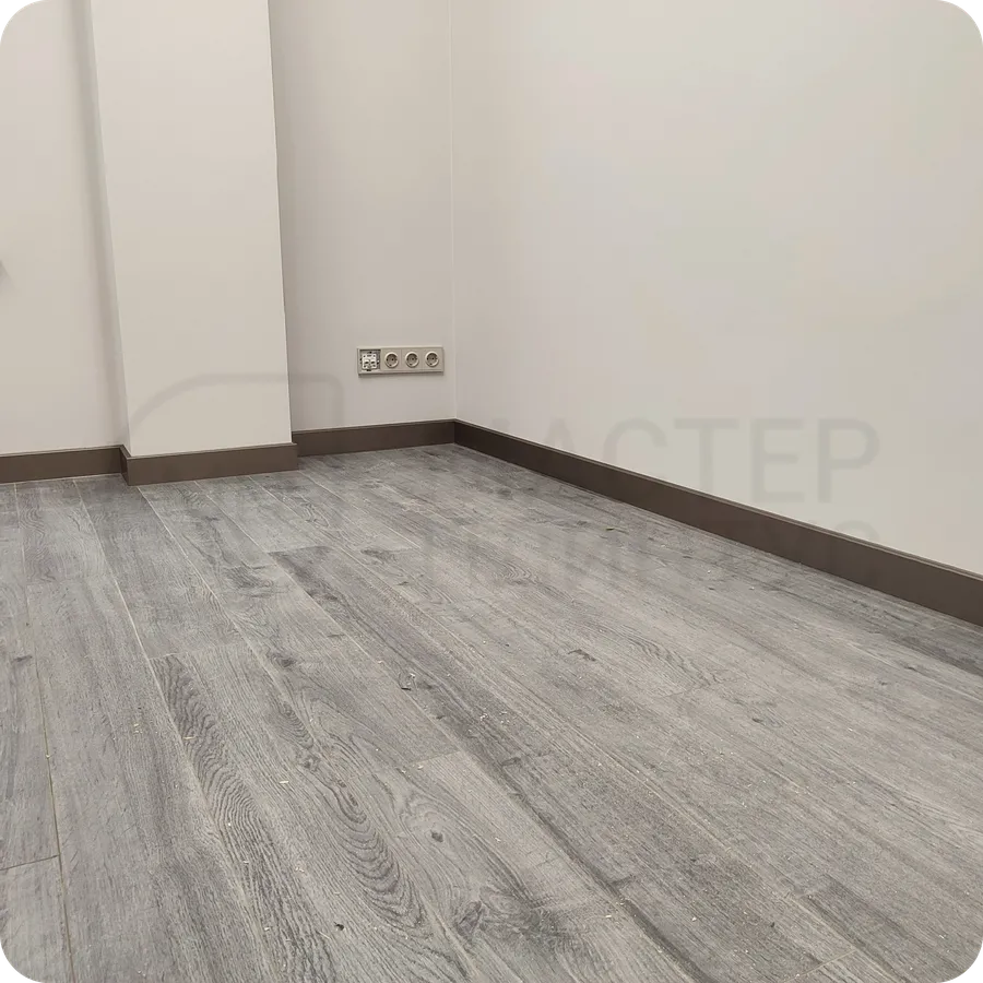 Практичная элегантность: монтаж Dollken Cubu Flex Life 80 сочетает в себе практичность гибкого материала и элегантность бронзового дизайна.