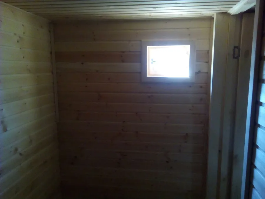 Парилка утеплена и обшита евро вагонкой.