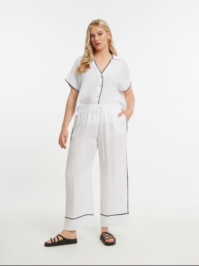 Женская блузка с принтом большого размера в модном бутике XLady